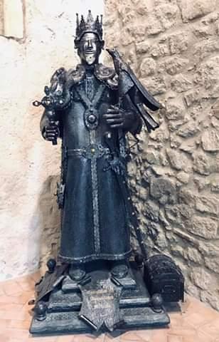Statue of falconer in Italy